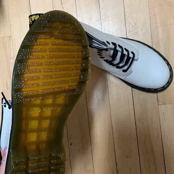 BNWT doc martens - Picture 4 of 5